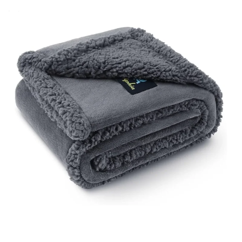 Waterproof Pet Blanket: Reversible Fleece Sofa Couch Protector for Dogs and Cats